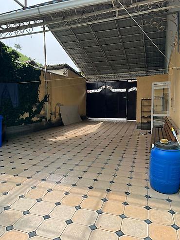 Продажа времянок: Гостевой дом с двориком и навесом - Просторный крытый двор с мощением — 10