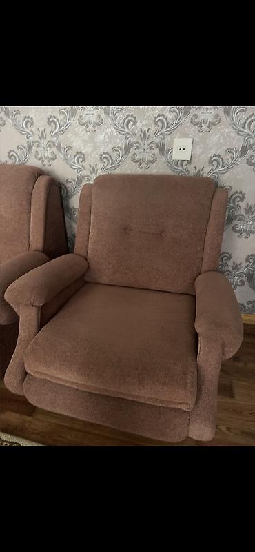 kres: Ruminya mebeli divan ve 2 eded kreslo. divan acilir. divanin eni 1.80 — 2