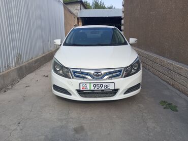 byd e5 2019 характеристики: BYD : 2019 г., 0.1 л, Автоматические, Электромобиль, Седан
