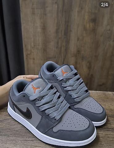 nike 35: Кроссовки низкие, серо-белая и темно-серая расцветки. Особенности: - — 2