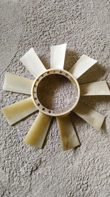 Другие аксессуары: Спринтер стекло и форточка правой двери, педаль газа подголовник — 3