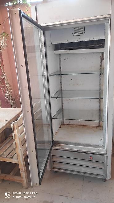 Ticarət vitrin soyuducu (şüşə qapılı) Nasazlıqı var .Mator işləyir
