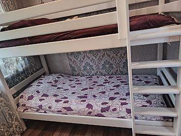 bunk bed: Двухъярусная кровать из массива (цвет – белый). - Компоновка: два — 1