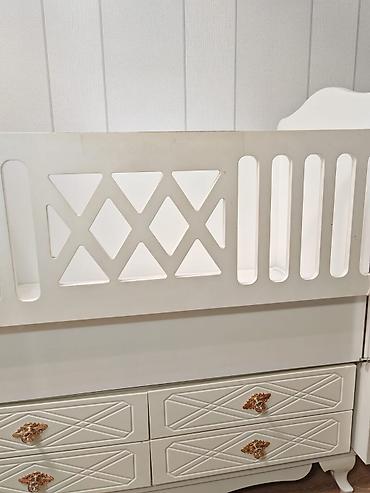 Beşiklər: Ağ rəngli beşik-komod kombinə modeli - Material: MDF/taxta əsaslı — 2