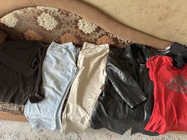 женские джинсы с вышивкой: Джинсы, брюки, водолазка, натуральная кожанная куртка 💯. Все в