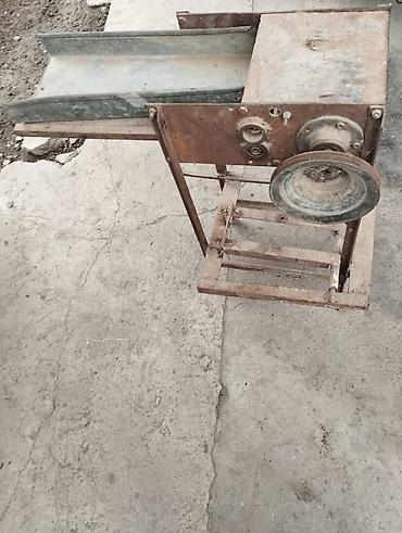 Колье: Металлический станок/механизм с загрузочным лотком и приводным узлом — 6