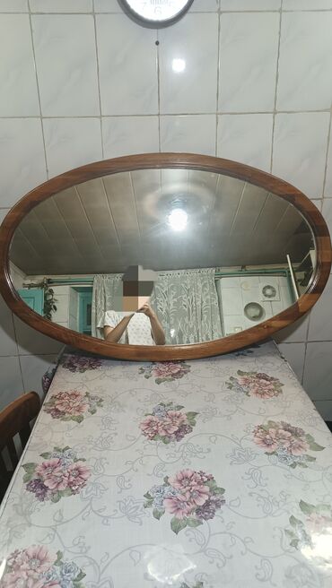 зеркала салон: Продам большое зеркало. Размер 110 на 55 см. Возможен торг