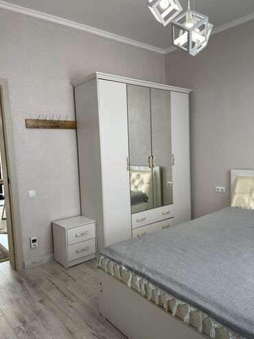 мебель бу шкаф: Спальный гарнитур, Двуспальная кровать, Шкаф, Комод, цвет - Белый, Б/у