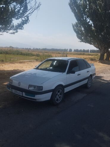 арзан авто машиналар: Volkswagen Passat: 1992 г., 1.8 л, Механика, Бензин, Седан