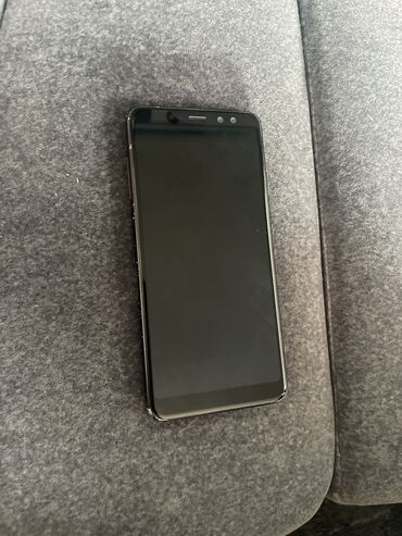 самсунго: Samsung Galaxy A8 2018, Б/у, 32 ГБ, цвет - Черный, 2 SIM