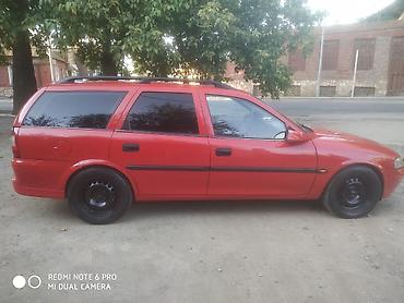 opel 1 3: Opel Astra Vectra (ünvan nömrəsi görünür), qırmızı rəngli universal — 8