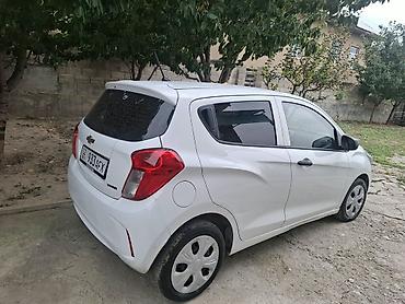 kia seltos 2021: Chevrolet Spark: 2018 г., Бензин, Хэтчбэк — 5