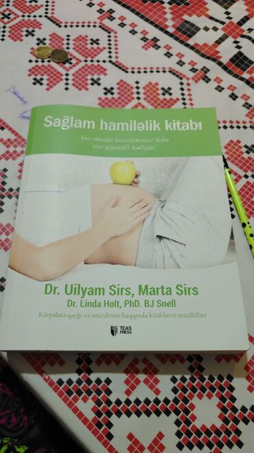 kitab rəfləri: Dr. Uilyam Sirs, Marta Sirs və başqalarının müəllifi olduğu "Sağlam