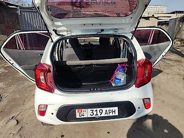 Другие автомобили: Компактный городской хэтчбек белого цвета. Пятидверная компоновка — 12