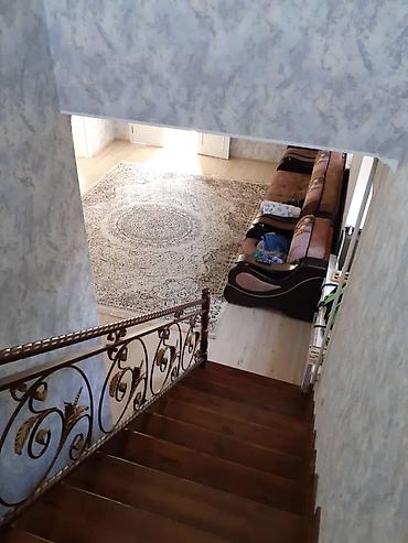 с хранения: 250 м², 6 комнат и более — 5