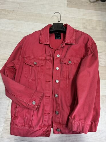 джинсы bershka: Джинсовая куртка, Свободная модель, Осень-весна, S (EU 36)