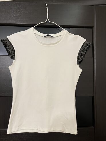 Futbolka və maykalar: Zara kofta 🤍 bir iki defe geyilib teze kimidir Qolları kantlı model S — 12