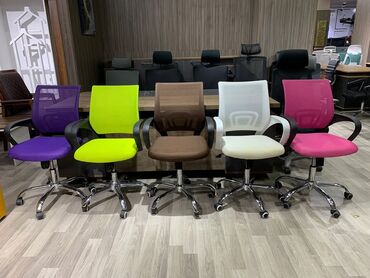 Ofis və oyun kresloları: Yeni, Təkərli, Qolları tənzimlənir, Dəri — 10