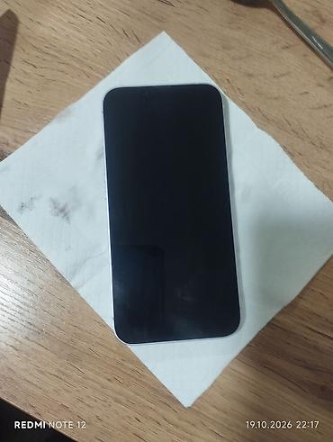 aplle 7: Смартфон Apple iPhone в светлом цвете корпуса. На фото представлен — 1