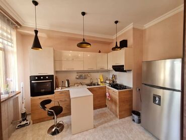 Uzunmüddətli kirayə mənzillər: Razində Aygün mall-ın yanında, Bakıxanov rezidens-də 13 mərtəbəli — 8