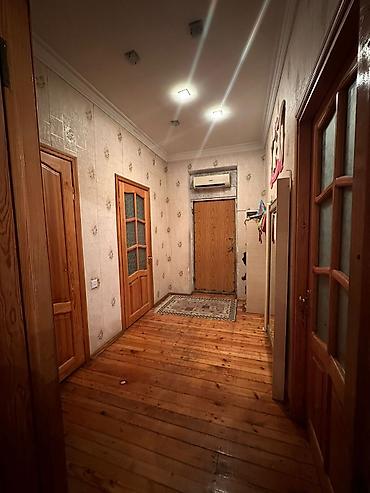 Mənzillər: Bakı, Bakıxanov qəs., 3 otaqlı, Köhnə tikili, m. Neftçilər, 70 kv. m — 2