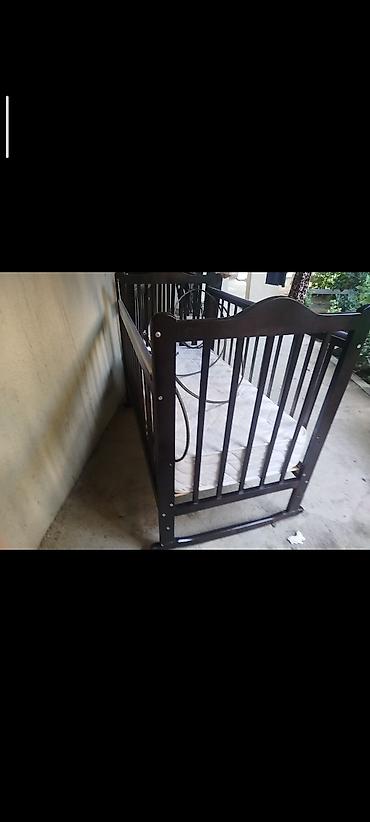 Beşiklər: Taxta yelləncək beşik - Material: bərk taxta, tünd qəhvəyi rəng - — 2