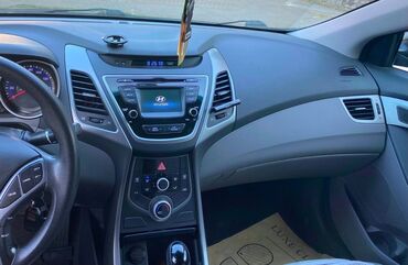 Hyundai: Hyundai Elantra: 1.8 l | 2015 il Sedan — 5