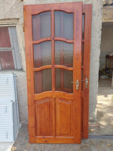 входные и межкомнатные двери: Продаётся двери за 100 манат. Satılır 2 qapı 100 manat
