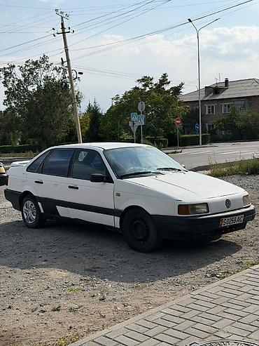 Volkswagen: Volkswagen Passat: 1990 г., Седан — 2