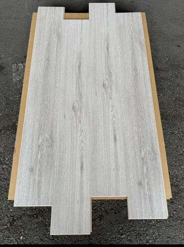 Laminat: Salam laminatlarimiz 31 32 33 klass olmagala hər rəg secimi var 250 yə — 46