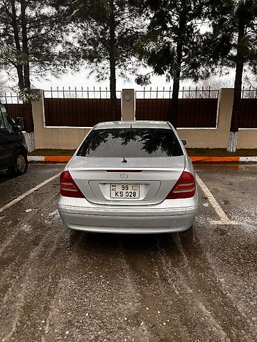vito 111 cdi: Mercedes-Benz C-Class: 2.6 l | 2002 il Sedan — 5