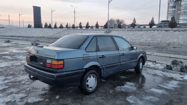Volkswagen: Volkswagen Passat: 1990 г., 1.8 л, Механика, Бензин, Седан