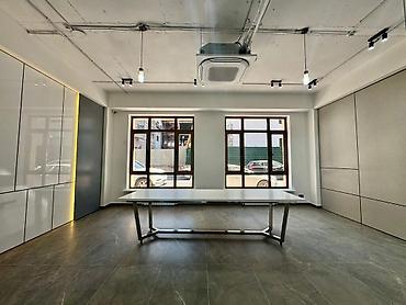 Коммерческая недвижимость: Сдаю Офис целиком: 280 м², В жилом комплексе, С ремонтом, С отдельным входом, С юридическим адресом, Первая линия — 10