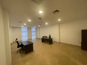 Ofislər: Nərimanov rayonunda, Ziya Bünyadov prospektində, 45 kv/m-lik obyekt — 3