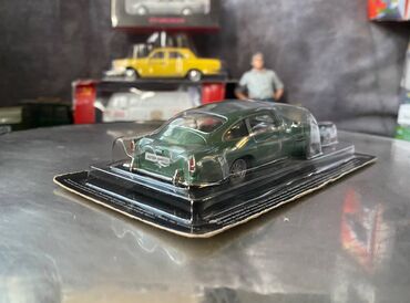 Avtomobil modelləri: Коллекционная модель Aston Martin DB4 Coupe British racing green — 3