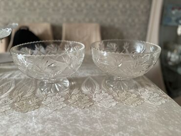 qedimi xrustal: Kəsma şüşədən iki ədəd meyvə/gül qabı dəsti. - Material: ağır, şəffaf