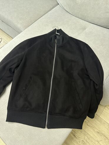 белое пальто: Мужская куртка, L (EU 40), Zara, Б/у, цвет - Черный, Самовывоз