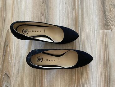 вечерние туфли на высоких каблуках: Туфли 37, цвет - Черный
