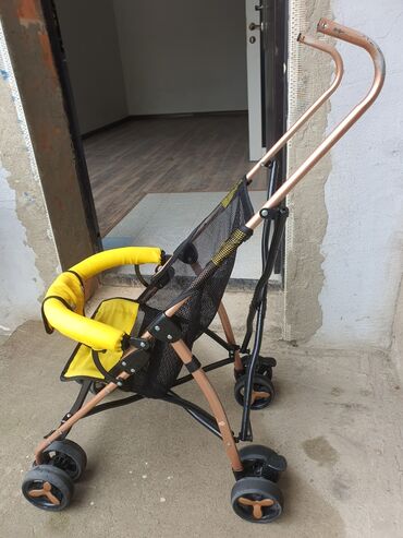 прогулочные коляски беби каре: Коляска, цвет - Желтый, Б/у
