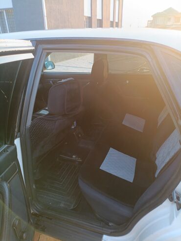 Audi: Audi 100: 1992 г., 2.3 л, Механика, Седан — 4