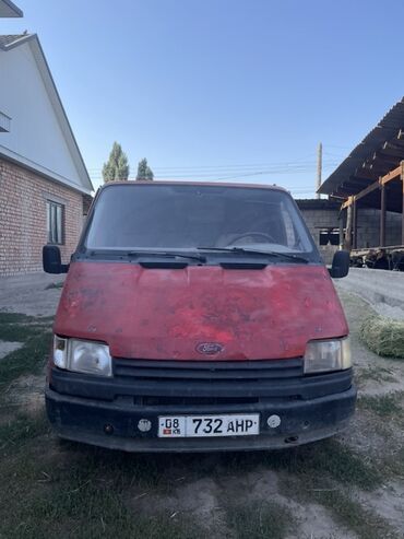 трактор сатуу: Грузовой фургон Ford Transit красного цвета. Автомобиль оснащен