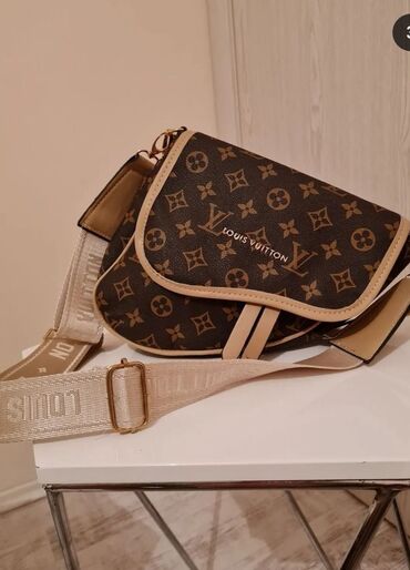 carpisa torbe: Shoulder bag, Louis Vuitton, Material: Faux leather