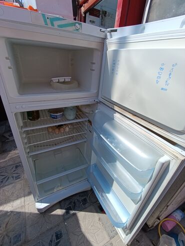 Маслобойки: Б/у 2 двери Indesit Холодильник Продажа, цвет - Белый