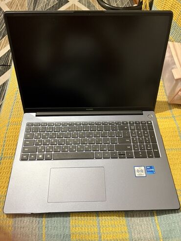 ноутбук huawei: Ноутбук, Huawei, 16 ГБ ОЭТ, Intel Core i5, 15.6 ", Татаал эмес тапшырмалар үчүн, эс тутум SSD