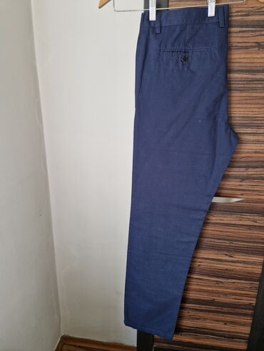 женские джинсы с вышивкой: Продаются: 1)Новые брюки синие,стильные,100% хлопок, производство