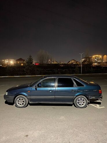 Volkswagen: Volkswagen Passat: 1991 г., 1.8 л, Механика, Газ, Седан