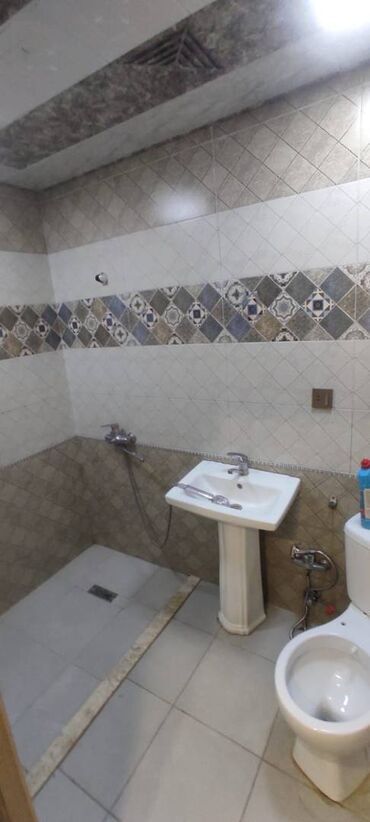 Uzunmüddətli kirayə mənzillər: Mənzil tam əşyalı kirayə verilir. 14.12 mərtəbə, 58 kv, 1 otaq, (1-2 — 4