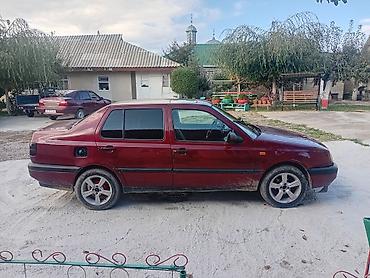 ford focus 1: Volkswagen Vento: 1992 г., Седан — 1