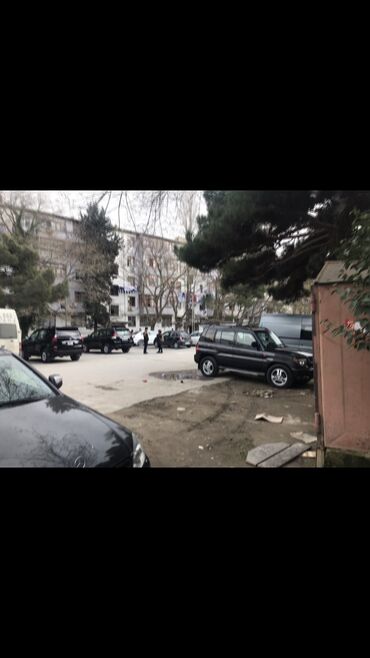 Продается гараж: 150 manata. Qaraj Arendaya verilir 4 mkrayonda ecemi metrosuna