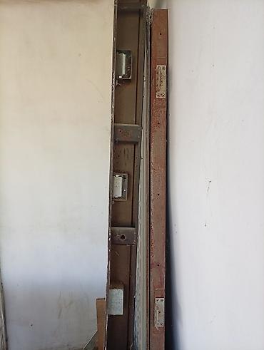 qapi ucun aksesuarlar: Dəmir giriş qapısı və metal qutu (kasa) komplekti. Xüsusiyyətlər: - — 2